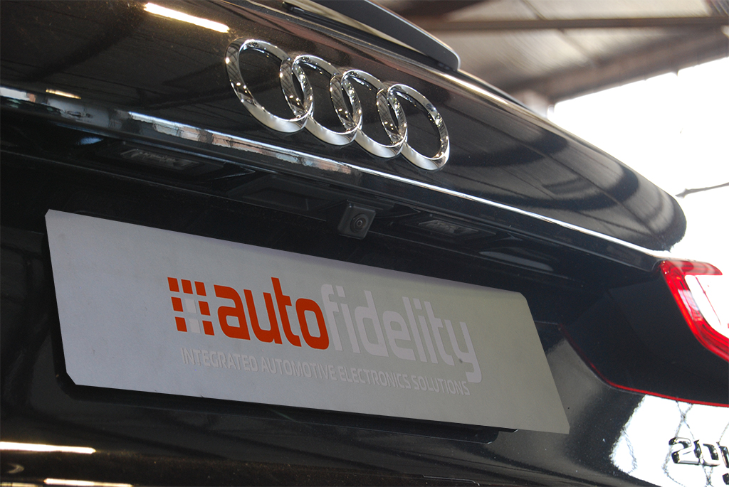 Audi Q5 8R Integrated Rear View (Reversing) Camera System 1