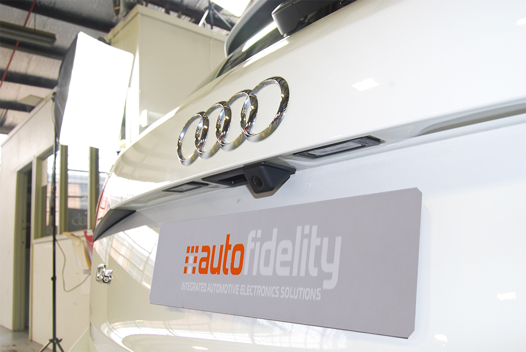 Integrated Touchscreen Satellite Navigation + Integrated Rear View (Reversing) Camera System For Audi Q5 8R 1