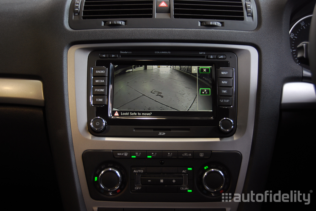 Skoda Octavia (1Z) Columbus Touchscreen Integrated Satellite Navigation System + Rear View (Reversing) Camera Package 1