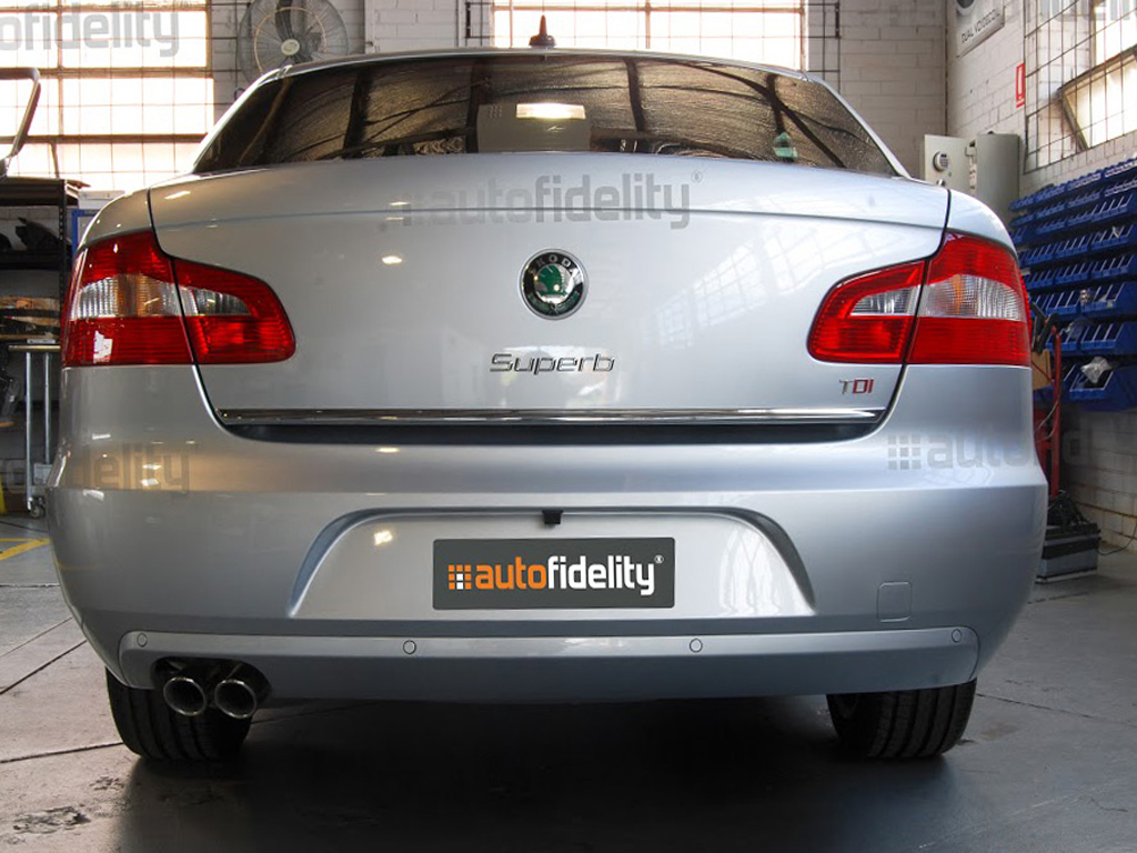 Skoda Superb Integrated Rear View (Reversing) Camera System 1