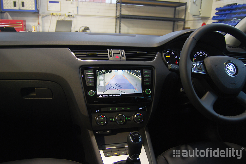 Integrated Rear View (Reversing) Camera System for Skoda Octavia (5E) 1