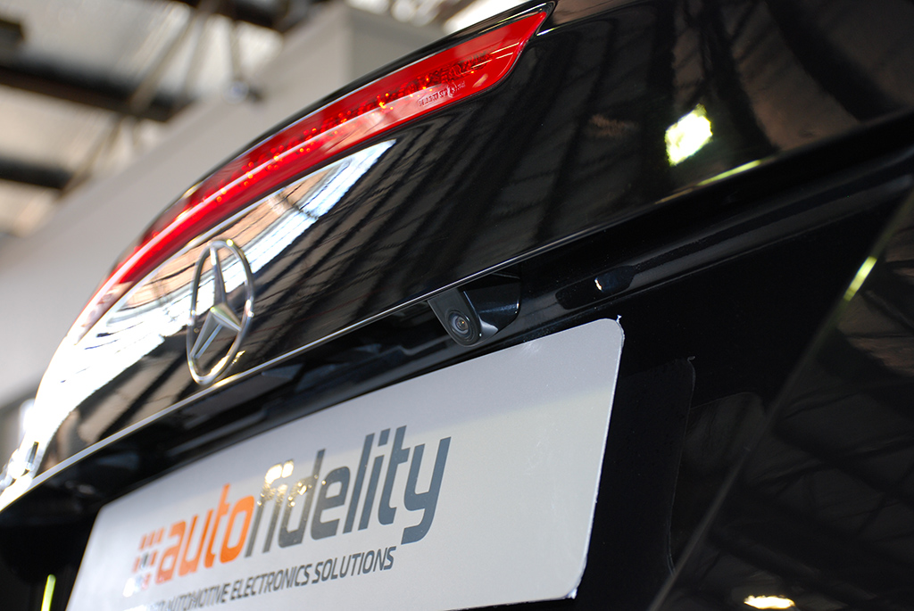 Mercedes-Benz SLK Integrated Rear View Camera 01