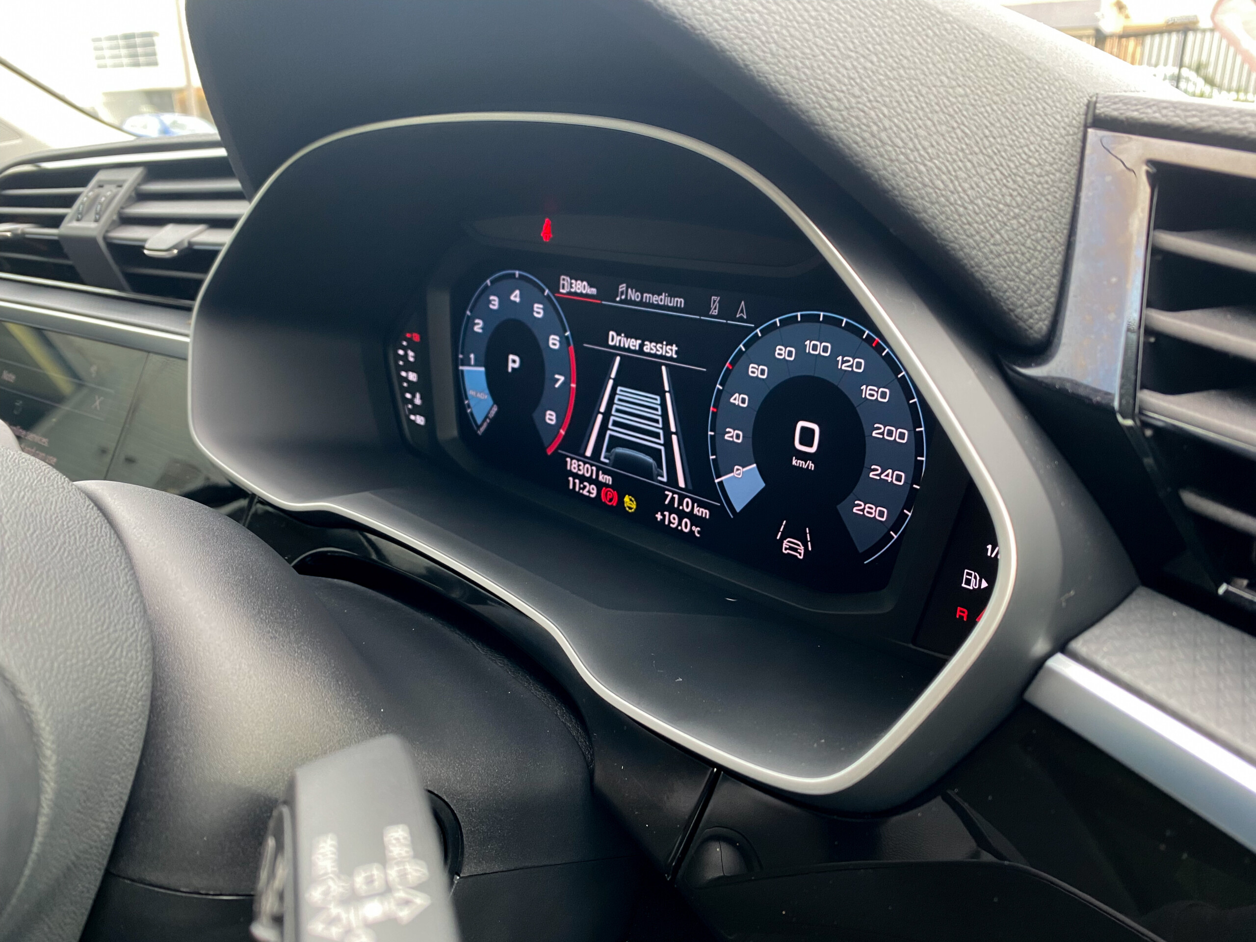 Genuine Automatic distance control with distance image displayed on cluster dash