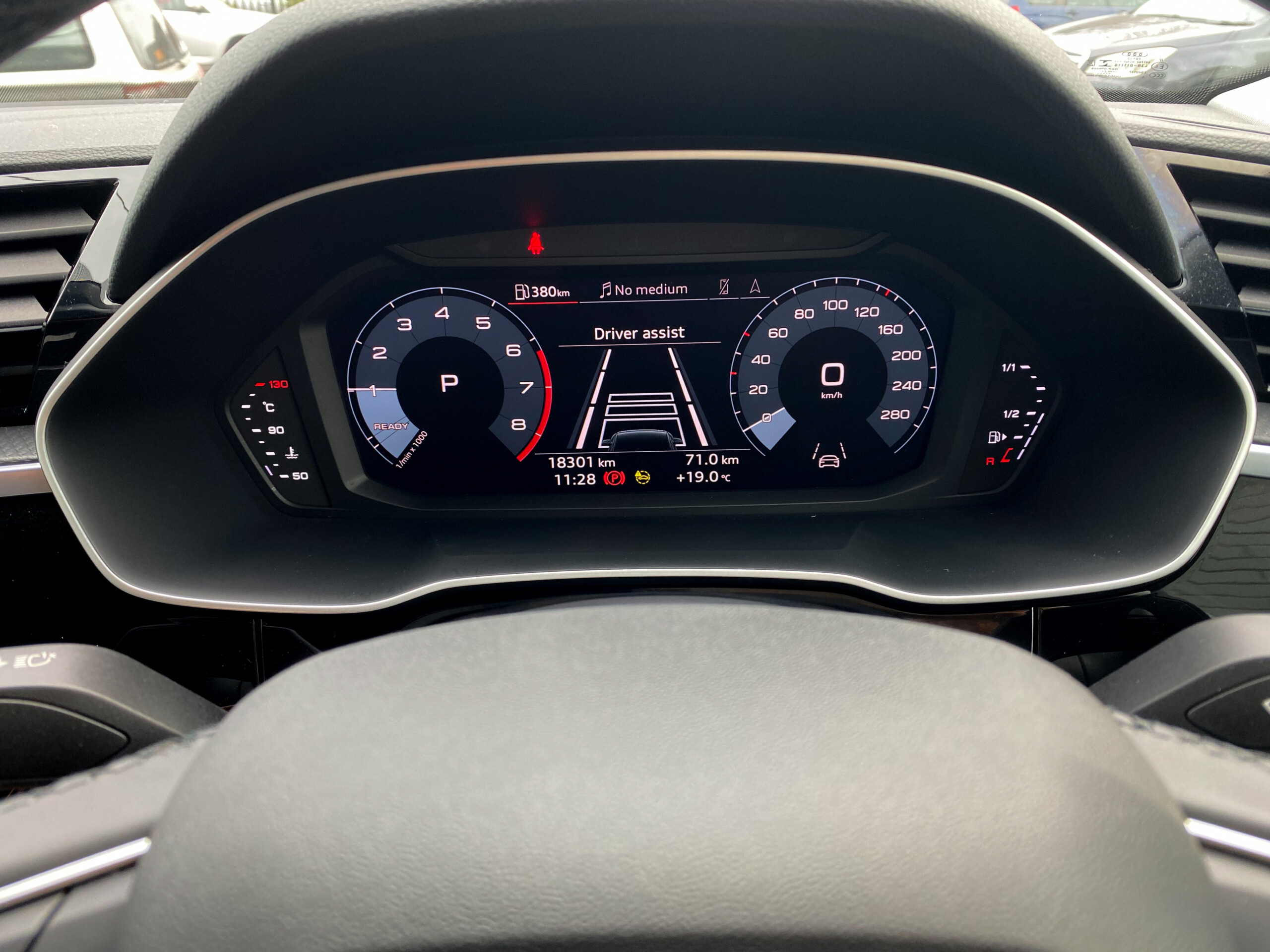Genuine Automatic distance control with distance image displayed on cluster dash